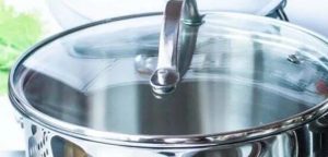 Украинцев предупредили о миграции веществ в кастрюлях: назван производитель