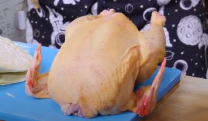 Яку частину курки не можна їсти ні в якому разі