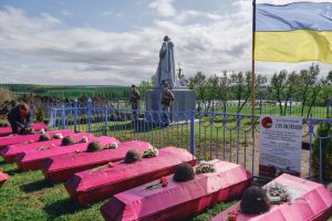На Донеччині перепоховали 99 воїнів, що загинули в роки Другої світової війни
