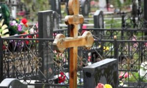 На кладбище прогремел взрыв, в результате которого погиб мужчина