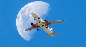 Полет “на суперлуние” 26 мая: билеты раскупили за рекордные 2,5 минуты