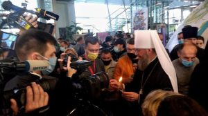 Благодатный огонь прибыл в Украину