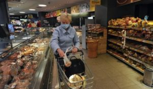 В Польше продукты вдвое дешевле, чем в Украине, а средняя зарплата втрое выше — СМИ