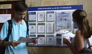 Від 500 до 1300 $: скільки коштує навчальний рік у п’ятірці вишів Донбасу