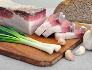 Кому нельзя есть сало: информация на заметку любителям сытной закуски