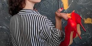 Почему нельзя раздавать свою одежду и обувь направо и налево даром