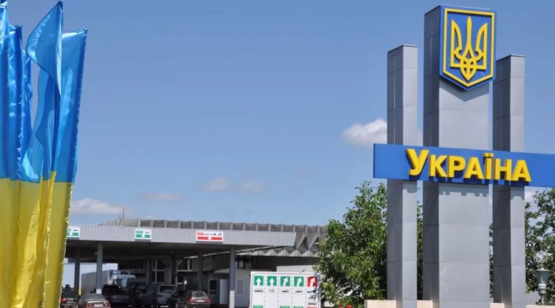 В Украине хотят опрашивать туристов, сколько денег они везут и куда будут тратить