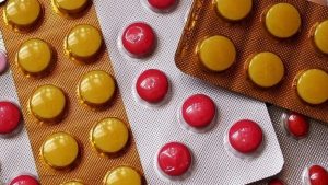 В Раде поддержали запрет продажи лекарств детям в Украине: какие штрафы грозят