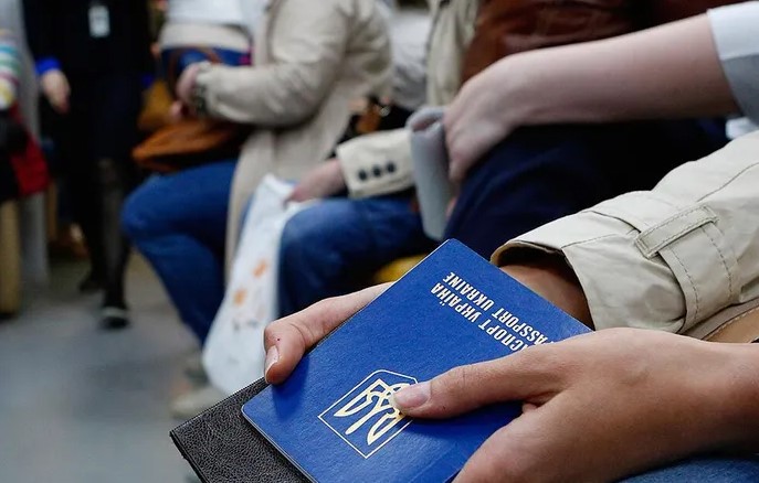 Украинских заробитчан зовут на сбор ягод в Польшу: сколько платят и какие условия предлагают