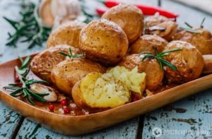 Как вкусно приготовить молодой картофель