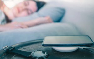 Эксперты рассказали, почему на смартфоне на ночь нужно выключать интернет