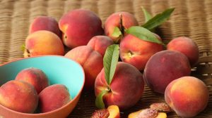Кому запрещено есть персики