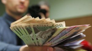 Повышение минимальной зарплаты: названы суммы на следующие три года