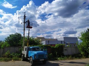 Енергетики повернули електропостачання у всі населені пункти Донецької області, знеструмлені через негоду