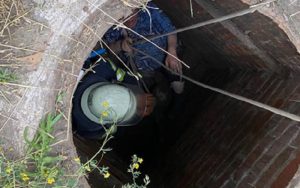 Мужчина упал в открытый колодец в Славянске