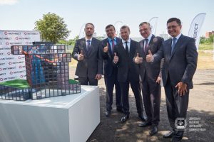 Голова Донецької ОДА та міністр освіти заклали перший камінь у фундамент першого в Україні недержавного гірничо-металургійного вишу