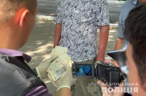 Поліція затримала на хабарі заступника голови однієї з міських рад Донеччини