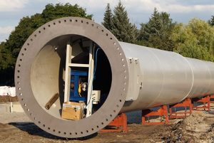 В Краматорск прибыла первая секция будущего гигантского флагштока