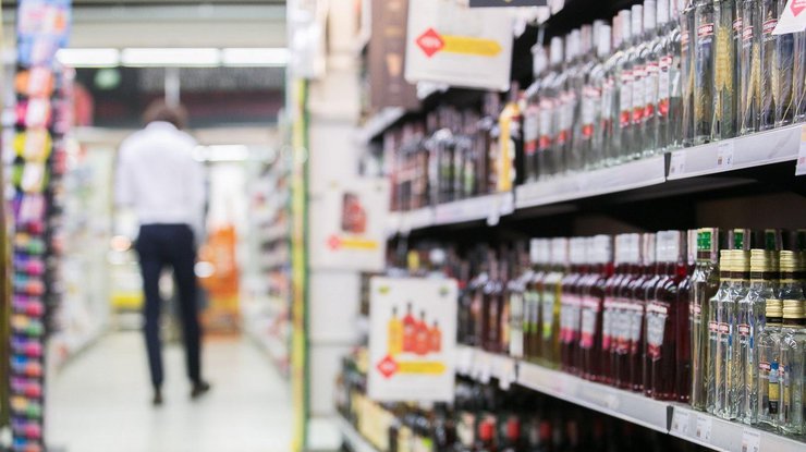 В Украине хотят запретить продажу алкоголя и сигарет в супермаркетах