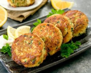 Овощные котлеты из кабачков и картошки: сезонный рецепт легкого и сытного блюда