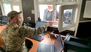 Правозащитники рассказали, какие документы на КПВВ считают недействительными