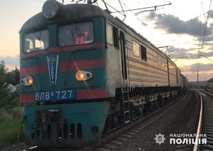 Под колесами поезда возле Былбасовки погиб мужчина