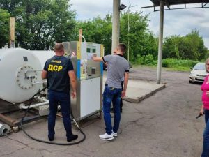 На Донеччині за результатами перевірок АЗС та місць зберігання пального вилучено обладнання на суму 220 тис. гривень та 7,8 тонн пального