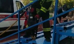 Нога девочки застряла в металлической конструкции трибуны спортивной площадки в Краматорске