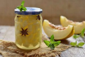 Які фрукти та овочі краще морозити на зиму, а які — консервувати чи сушити