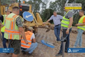 Дорожники покращують проїзний стан автодоріг Донеччини