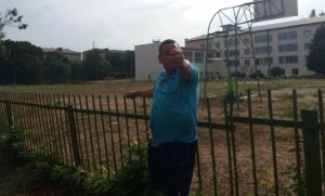 Показывал дули: житель Краматорска отказался убирать автомобиль для проезда спецтехники