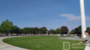 В Краматорске подняли самый большой флаг Украины в Донецкой области