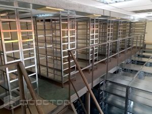 Как устроены современные полочные стеллажи, преимущества их использования