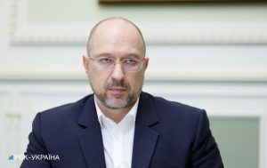 В Украине продлили карантин и ЧС до октября: что под запретом