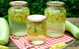 Закрываем на зиму компот из кабачков: не самый популярный, но оригинальный рецепт