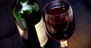 Вино та схуднення. Чому алкоголь додає зайвих кілограмів та як зменшити його споживання