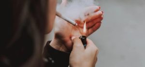 Курение может снизить уровень антител после вакцинации от COVID-19, – результаты исследования