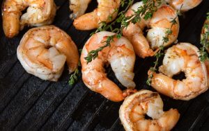 Врачи выяснили, кому категорически нельзя есть креветки