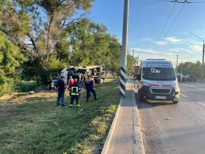 В Краматорске перевернулся грузовой автомобиль  04 Августа 2021