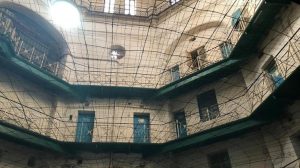 Заключенным разрешат пользоваться интернетом и телефонами