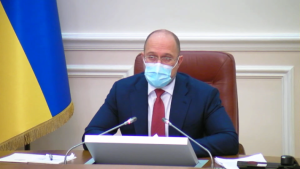 Вакцинация в Украине для определенных профессий будет обязательным — Шмыгаль