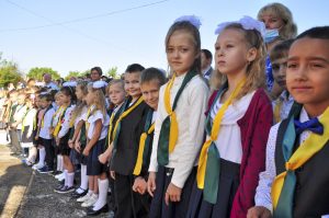 В школах Славянска прошли первые звонки