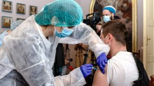 Главный санврач рассказал о преимуществах для вакцинированных в случае введения локдауна