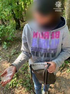 В Славянске патрульные обнаружили вероятную “закладчицу” запрещенных веществ