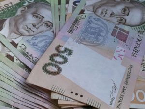 Прожиточный минимум и минимальную зарплату поднимут: когда и на сколько