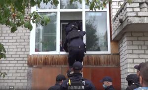 В Северодонецке спецназ спас бабушку от агрессивного внука