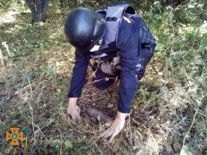 Піротехніки Головного управління виявили та вилучили 76 мм артснаряд часів Другої Світової війни