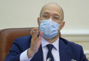 Обязательную вакцинацию от коронавируса в Украине вводить не будут — Шмыгаль