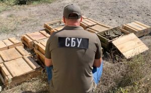 На Донбассе СБУ обнаружили три схрона с боеприпасами