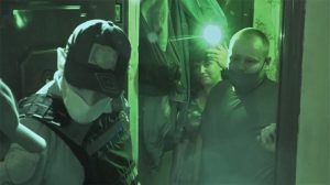 Виносив сміття з газовим балончиком та у футболці з символікою Росії й потрапив на очі сусіду-ветерана війни